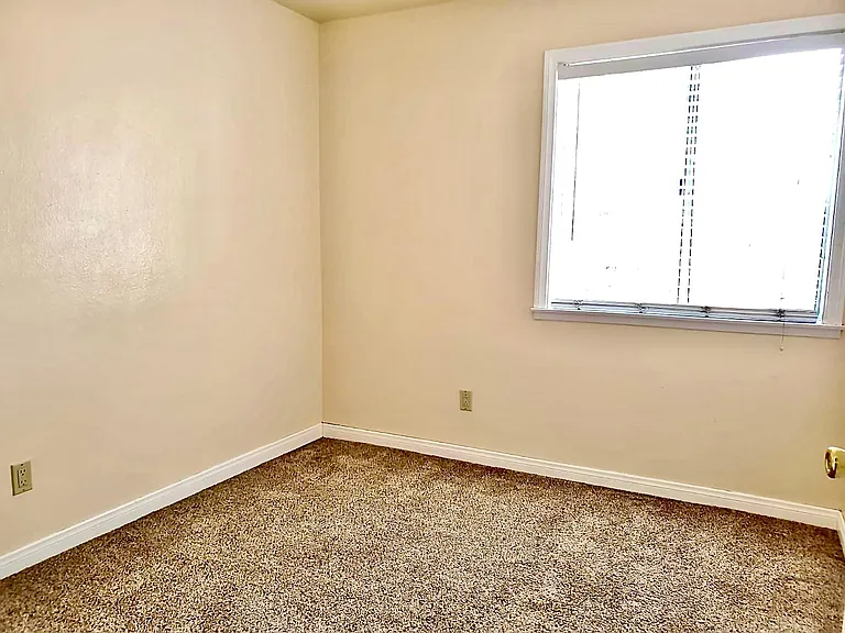 1462 S 45th St — Photo 14