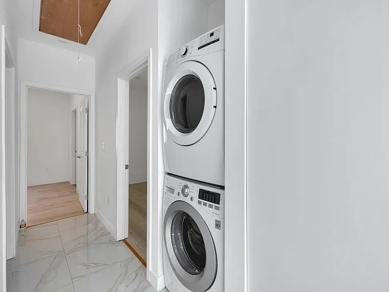 634 E Valencia Ave — Photo 17