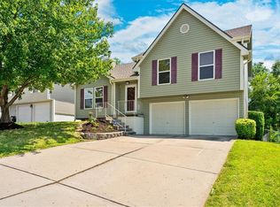 5023 NE 63rd St, Gladstone, MO 64119