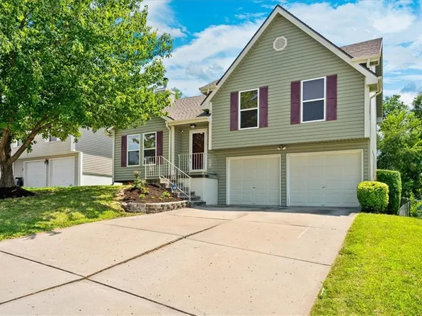 5023 NE 63rd St, Gladstone, MO 64119