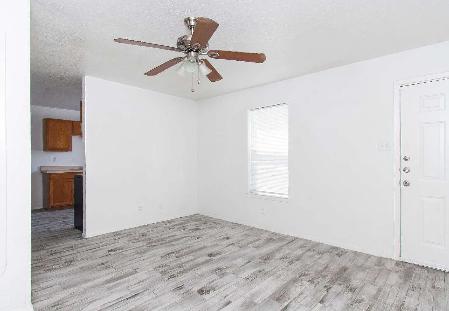 2 bed, 1.0 bath, 795 sqft, $625 — Photo 3