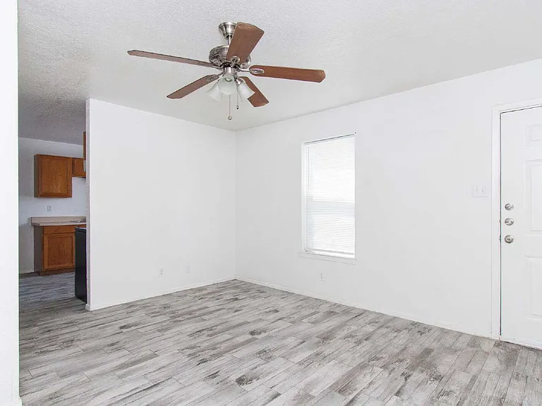 2018 Cedarhill Dr #B — Photo 3