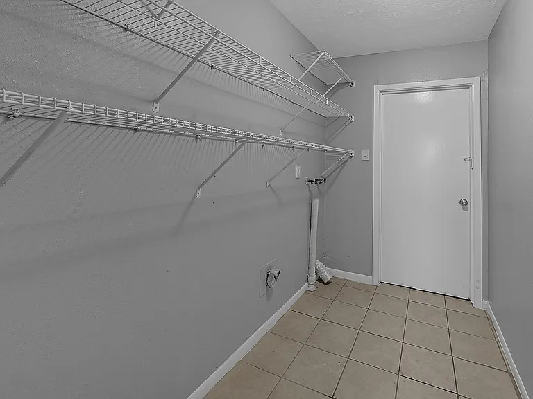 606 Burke Rd — Photo 11