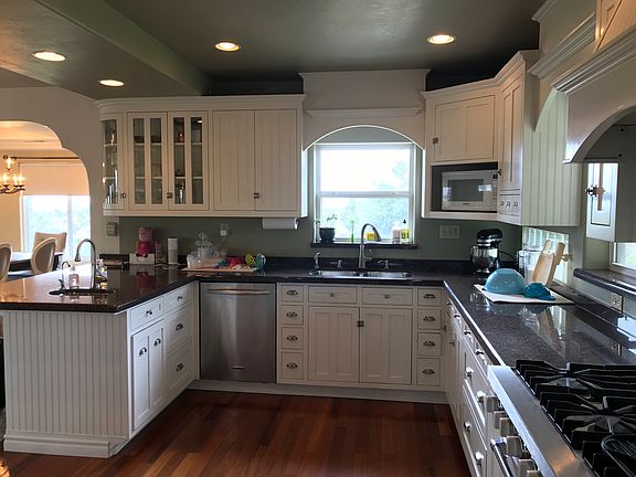 3rd image of 4606 Skyline Ln
