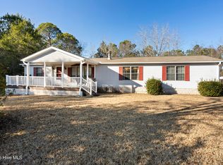 814 Peanut Rd, Hampstead, NC 28443