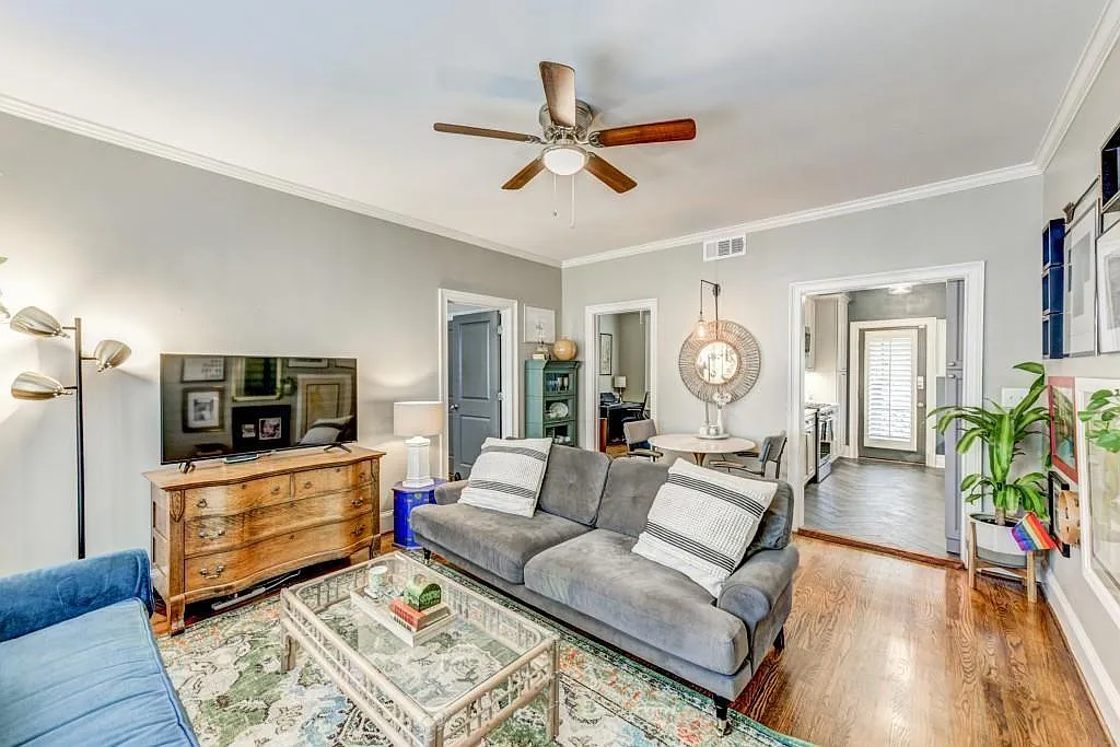 2 bed, 1.0 bath, 756 sqft, $2,400 — Photo 4