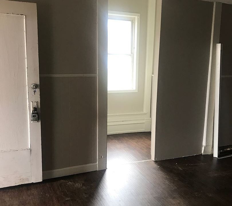 1st image of 458 W Clinton St APT 02