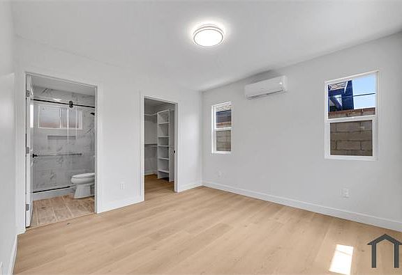 5th image of 2305 Sesmas St #B