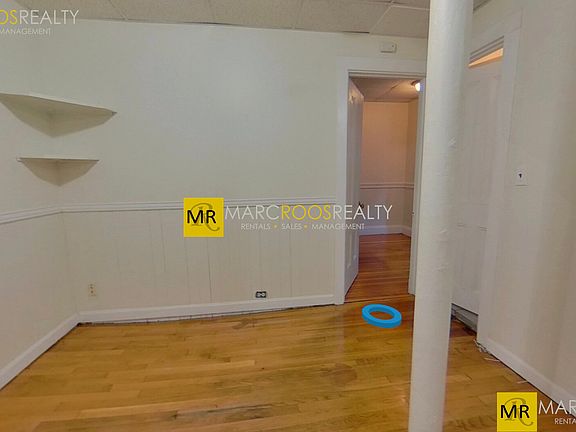 2nd image of 533 Newbury St #1B
