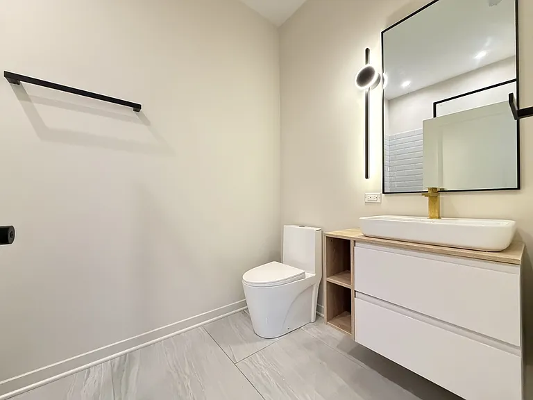 3207 N Narragansett Ave #703 — Photo 18