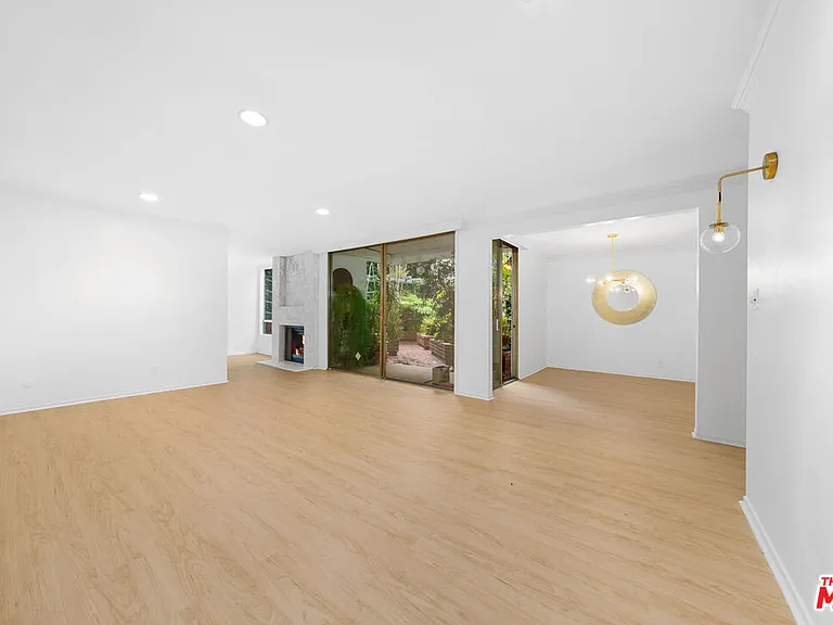 406 N Oakhurst Dr #105 — Photo 3