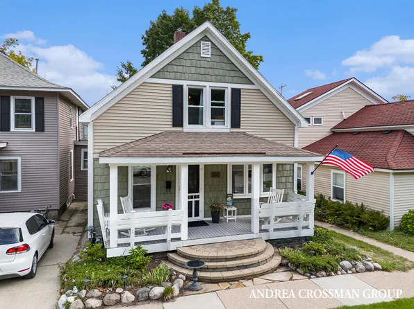 205 Clinton Ave, Grand Haven, MI 49417