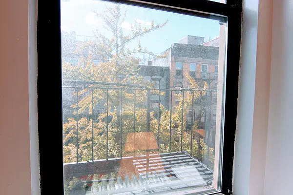 Rented by Voro, LLC | media 23