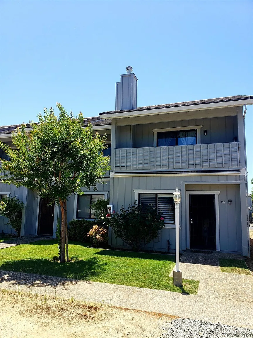 747 Saint Andrews Pl photo 1