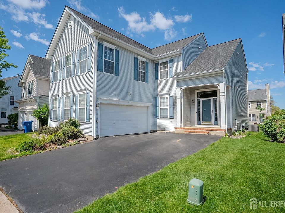 1st image of 31 Hawthorn Dr
