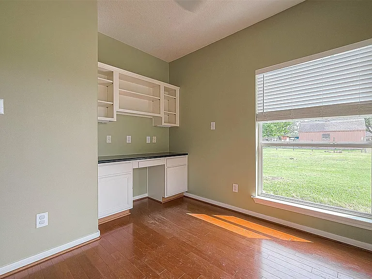 14403 Vlasta St — Photo 15