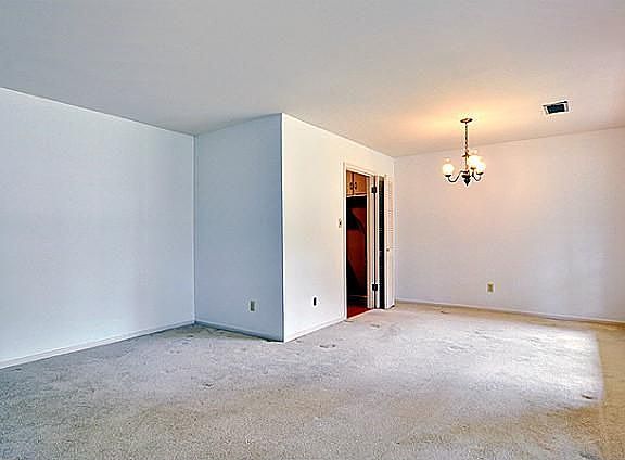 5th image of 3825 Glenmont Dr