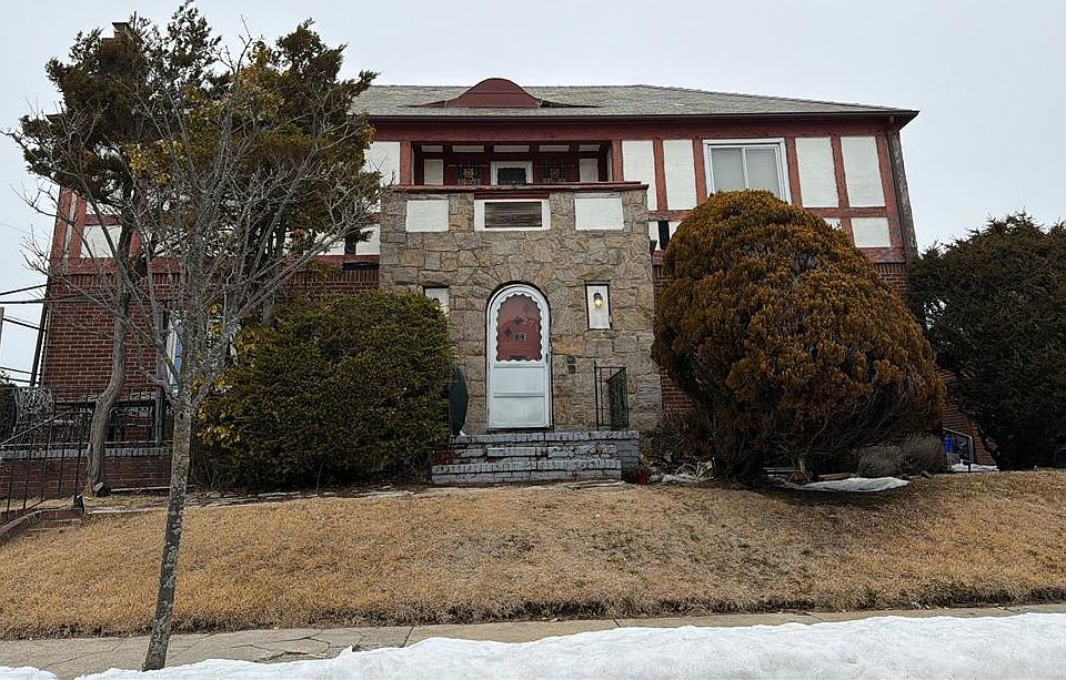 1st image of 271 W Olive St