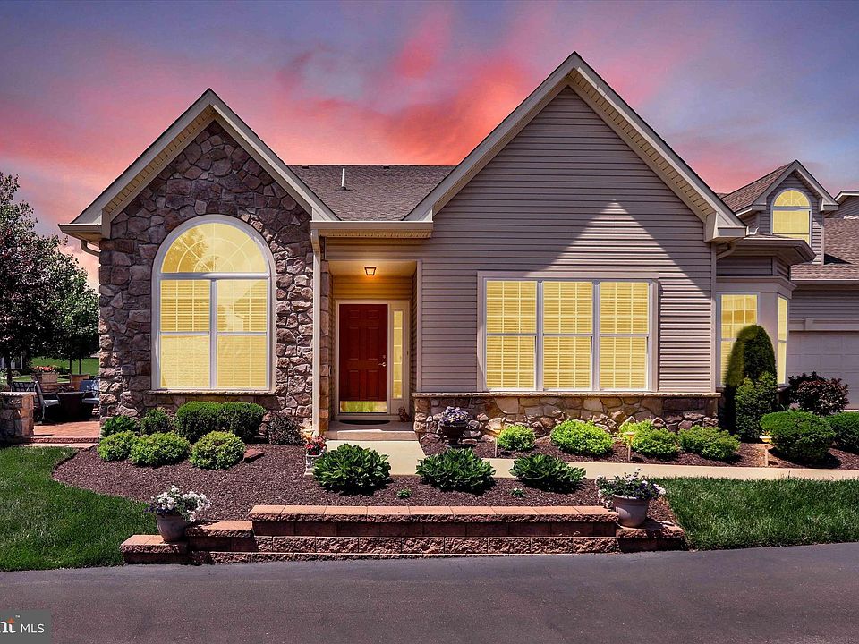 1st image of 264 Willow Dr