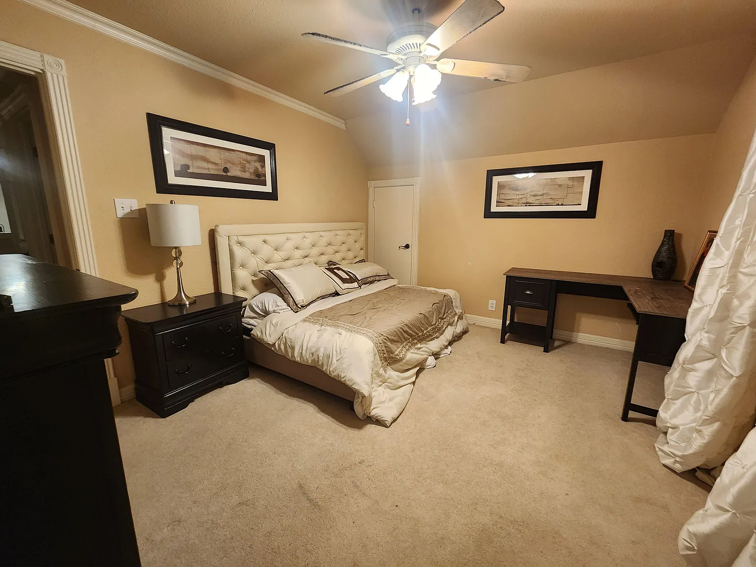 3 bed, 2.5 bath, 2000 sqft, $1,018 — Photo 3