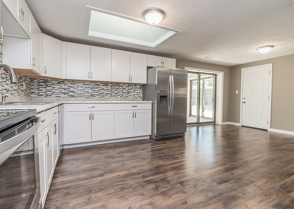 1st image of 210 Ironwood Dr