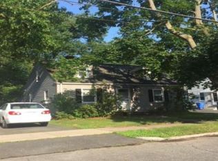 24 Gilman St, Springfield, MA 01118