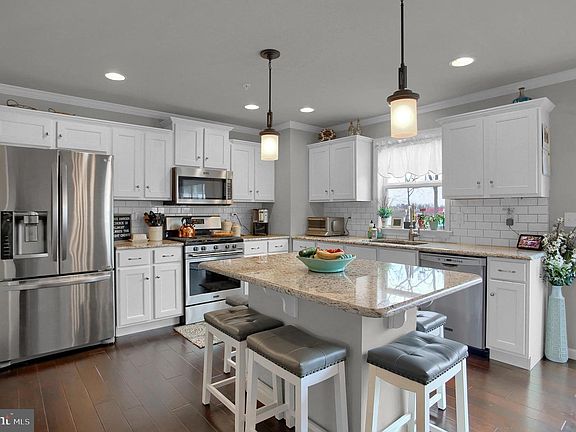 3rd image of 403 Landover Ct
