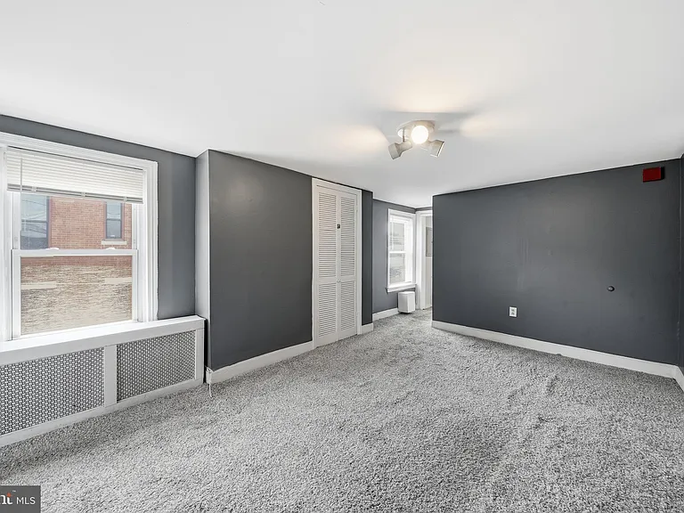 924 S 10th St — Photo 12