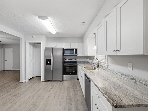 5th image of 249 Batson Dr