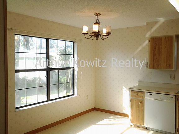 4th image of 840 Center Ave #720