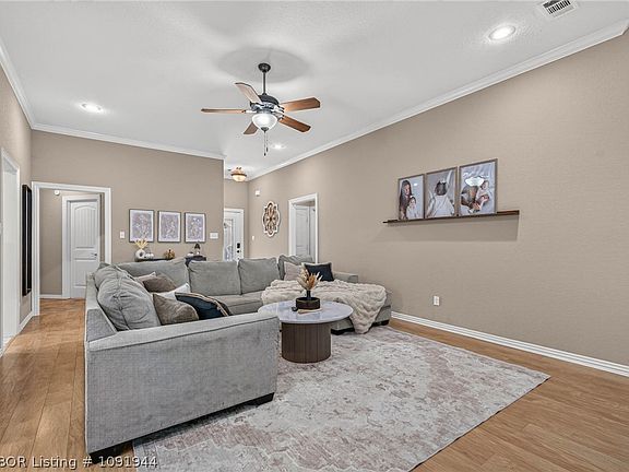 5th image of 129 Honeysuckle St