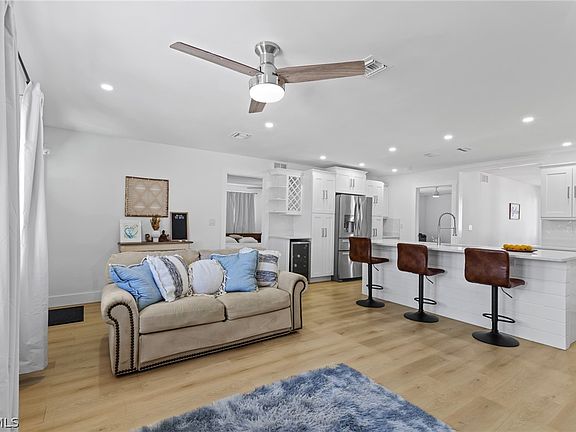 2nd image of 27670 Garrett St