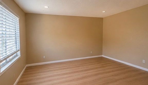 4th image of 920 Houser Ln