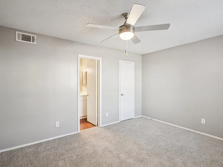 5644 Riverwalk Dr — Photo 49