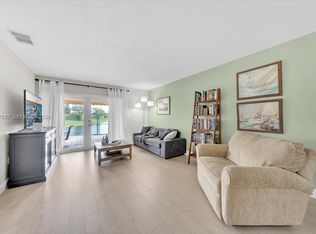 16382 SW 75th St, Miami, FL 33193