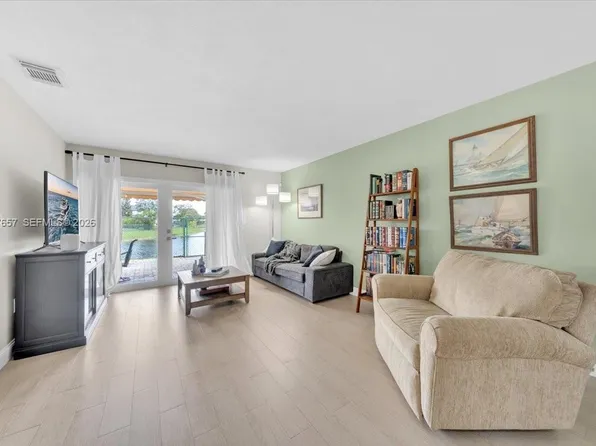 16382 SW 75th St, Miami, FL 33193