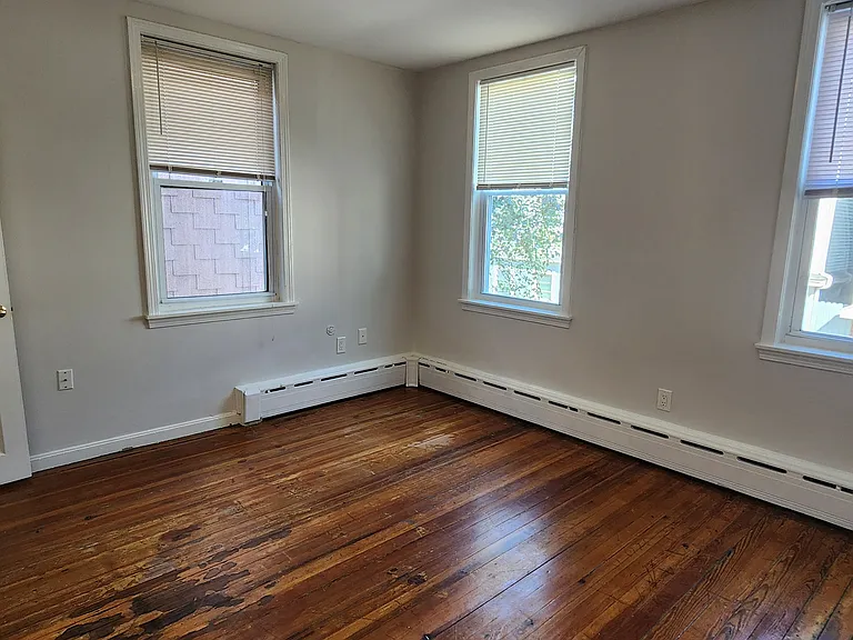 191 Maverick St #2R — Photo 6
