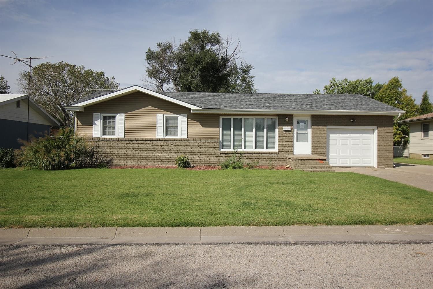 502 Dorrance St, Ellis, KS 67637 Zillow