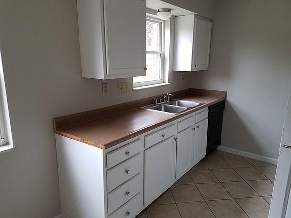 3rd image of 591 Trenton Ave #B