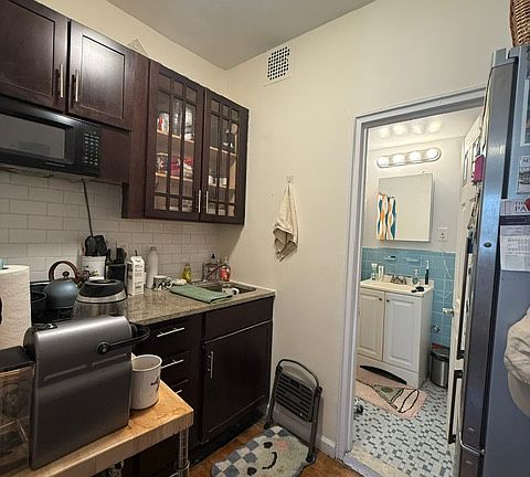 5th image of 1494 2nd Ave APT 4B