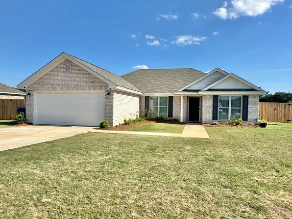 1844 Landing Pl, Deatsville, AL 36022