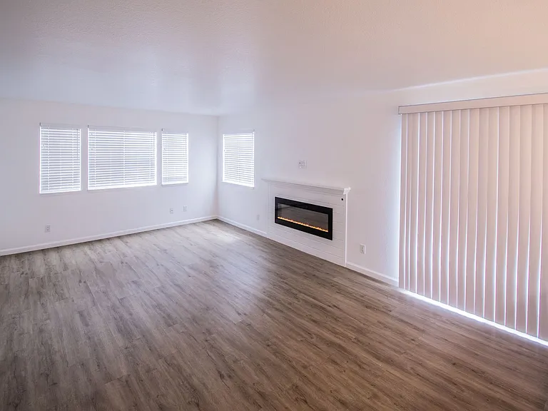 Oak Park Village Apartments — Photo 6
