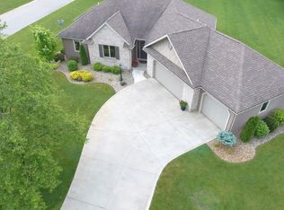 13810 Ranier Dr, Middlebury, IN 46540