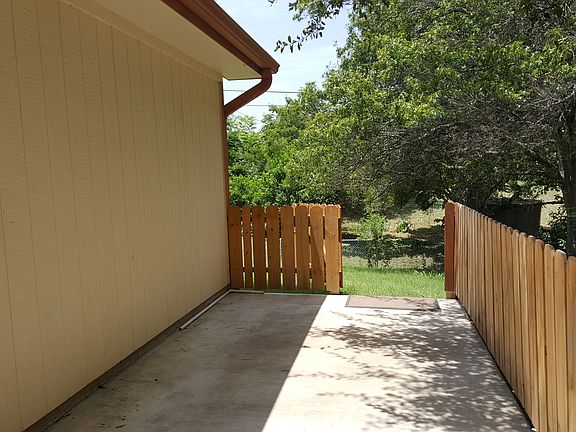 5th image of 111 Campfire Cir