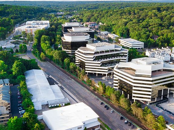 Extremely CONVENIENT Location: 2 min. walk to Metro North Railroad! LA Fitness and Stop &Shop are less than a 5 min. drive! Historic SONO is minutes away, you have easy access to I-95 and Merritt Parkway!