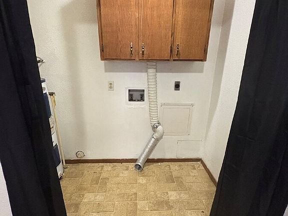 4th image of 529 Cape Meadows Cir