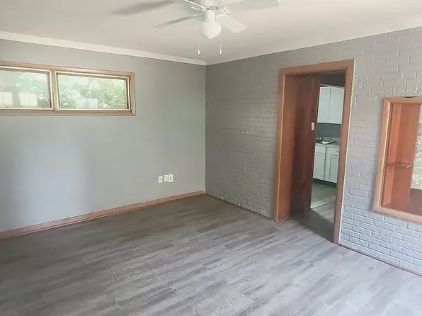 120 Regan St #1W, Rockford, IL 61107