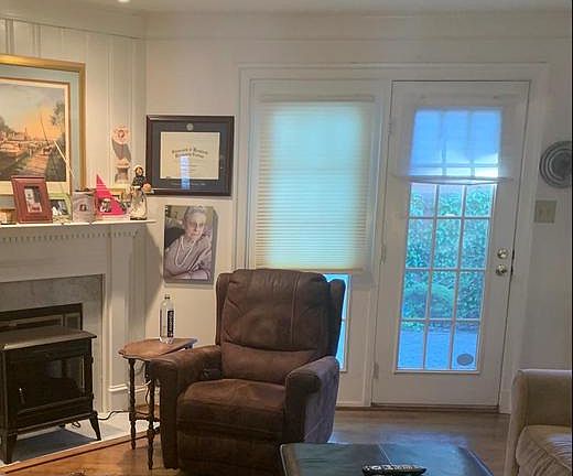 2nd image of 25 Maplewood Park Ct