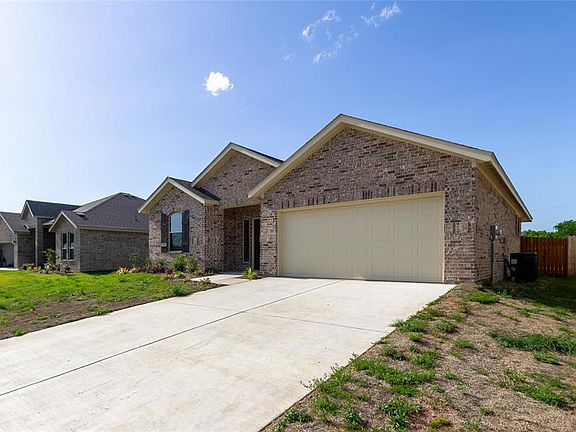 2nd image of 405 Stoneridge Dr