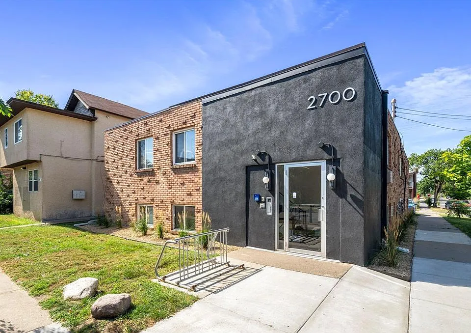 2700 Garfield Ave S #203